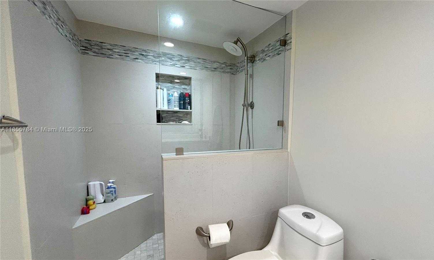 Small Image of 801 NORTH VENETIAN DR #201, Miami Number 10