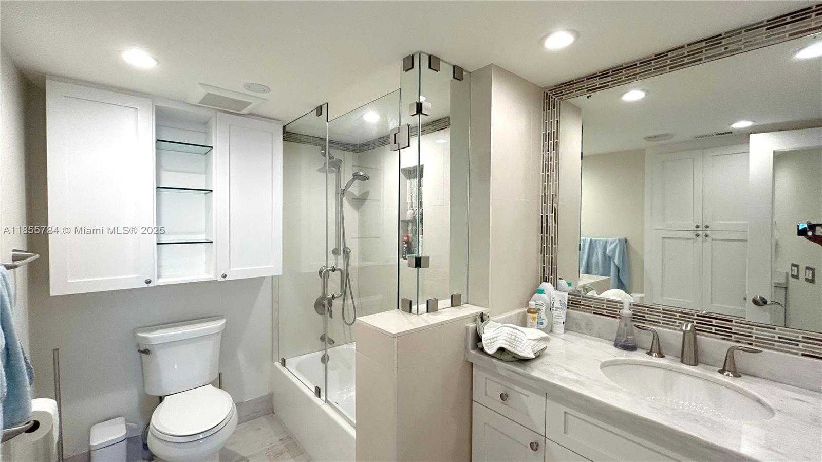 Small Image of 801 NORTH VENETIAN DR #201, Miami Number 15