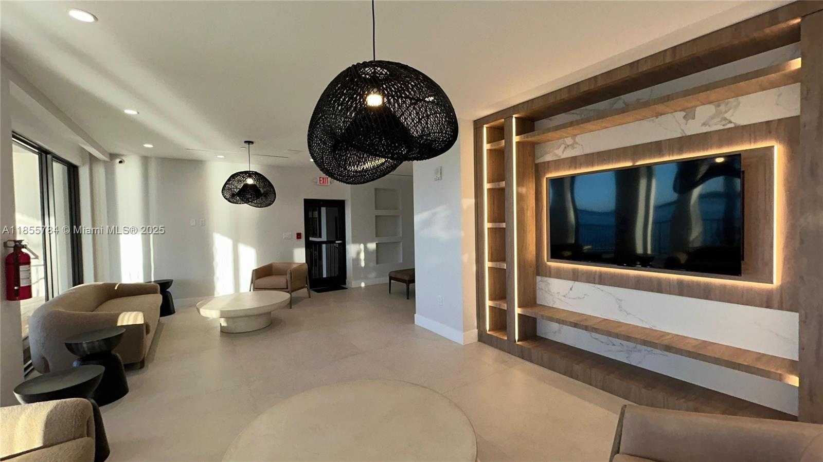 Small Image of 801 NORTH VENETIAN DR #201, Miami Number 21