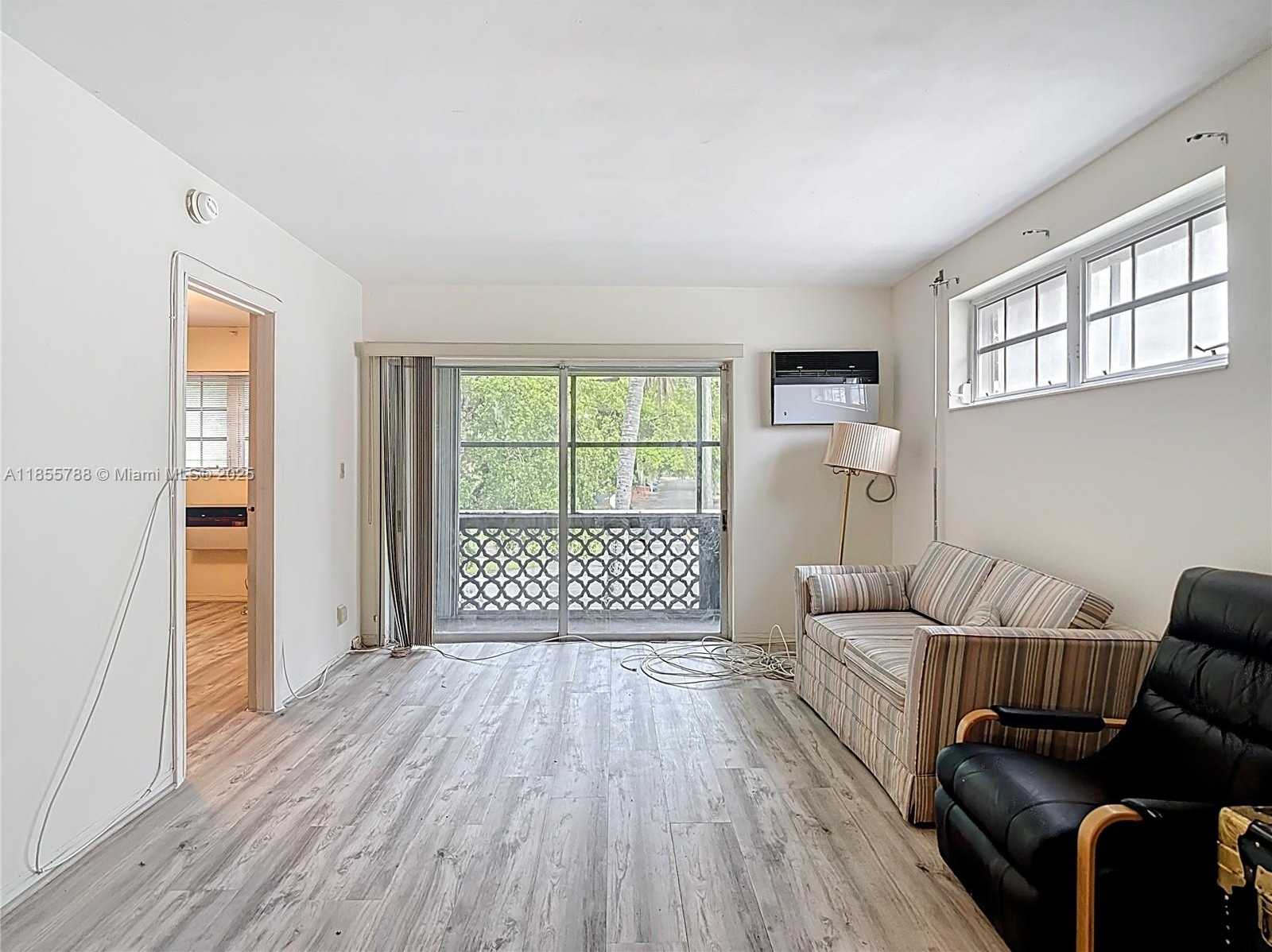 Small Image of 6580 SANTONA ST #A16, Coral Gables Number 14