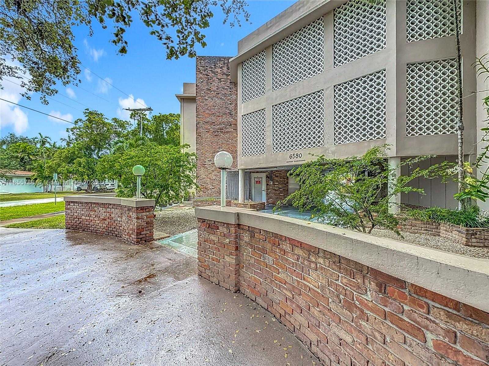 Small Image of 6580 SANTONA ST #A16, Coral Gables Number 2