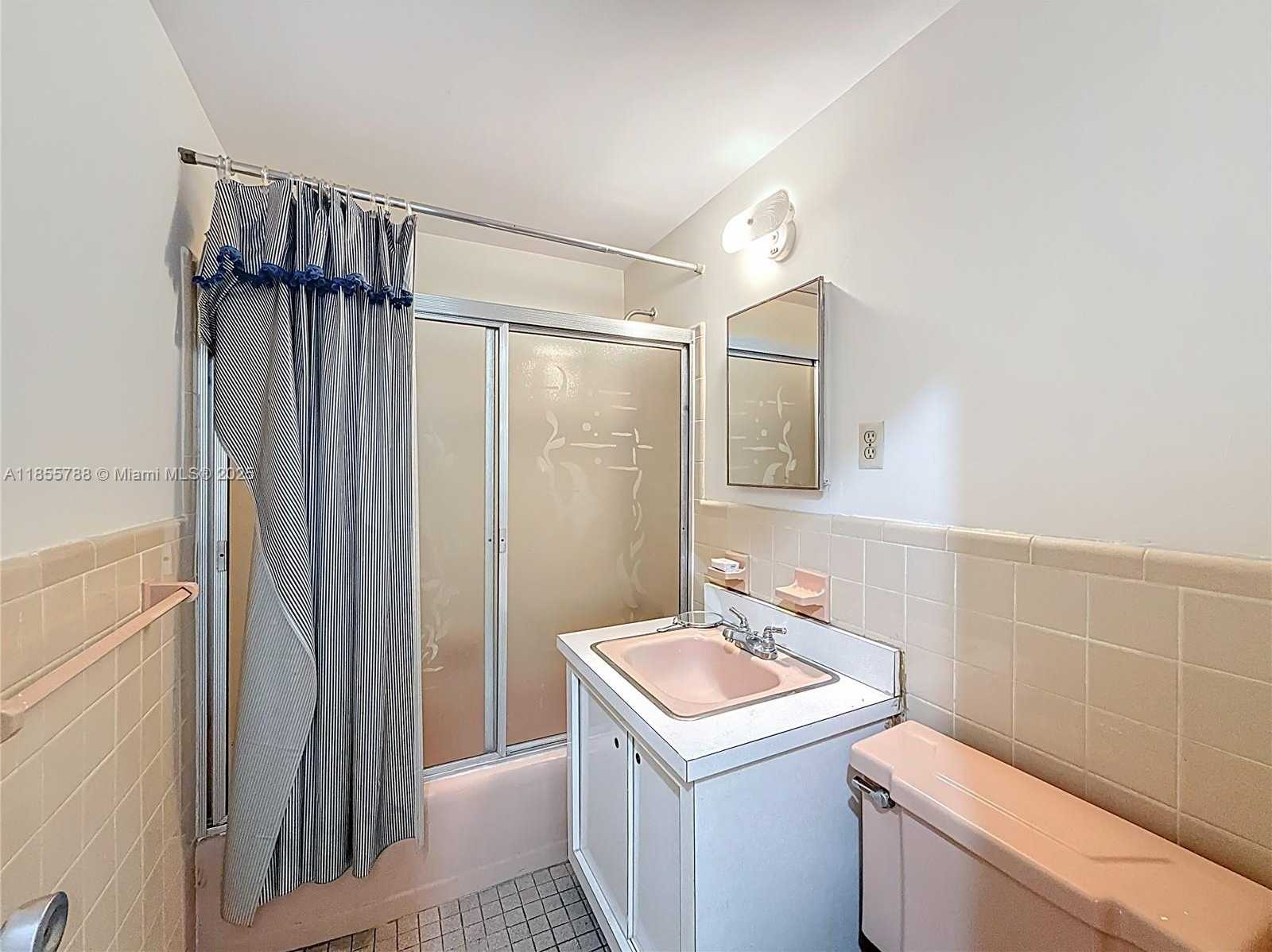 Small Image of 6580 SANTONA ST #A16, Coral Gables Number 25