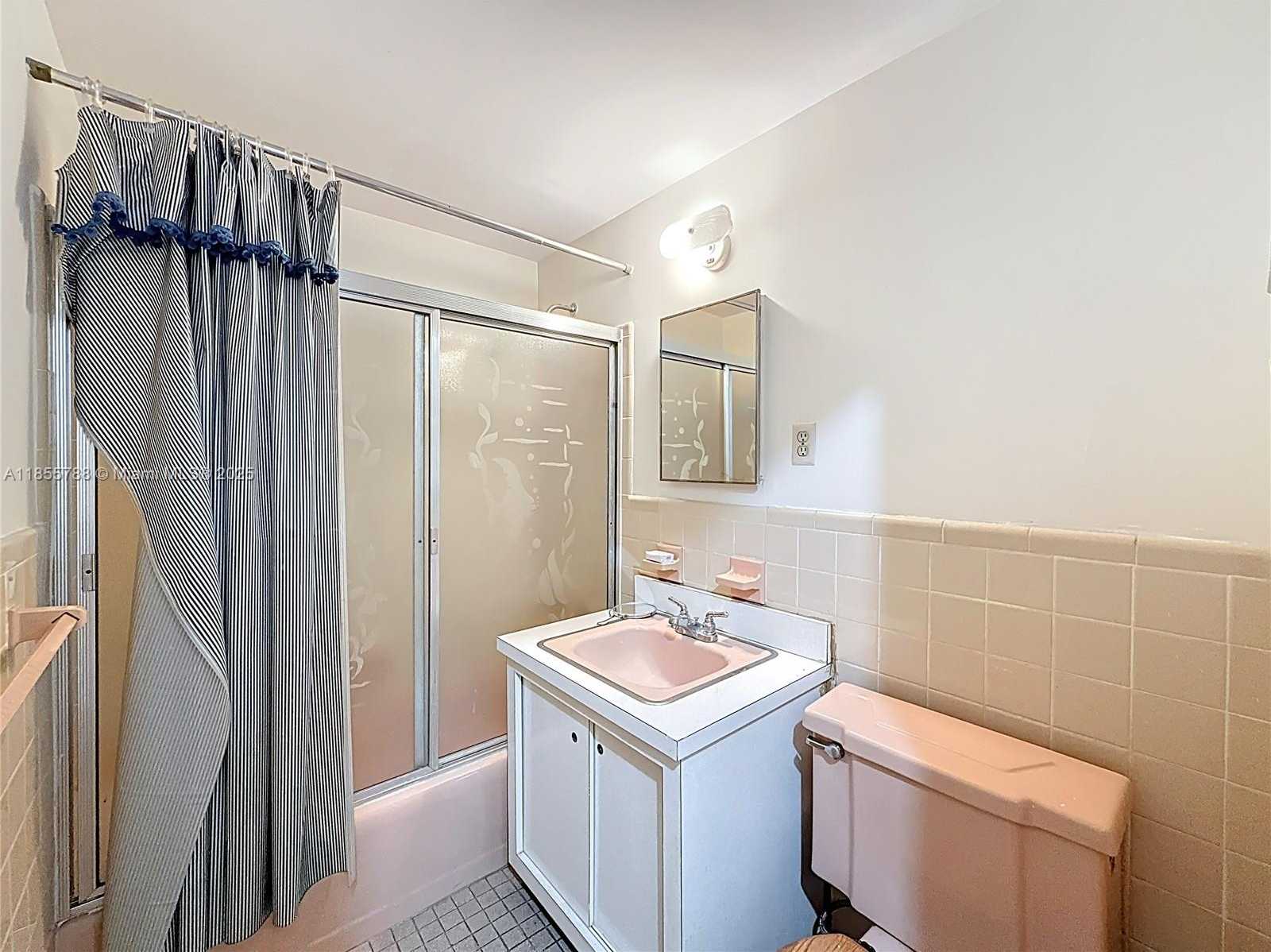 Small Image of 6580 SANTONA ST #A16, Coral Gables Number 26