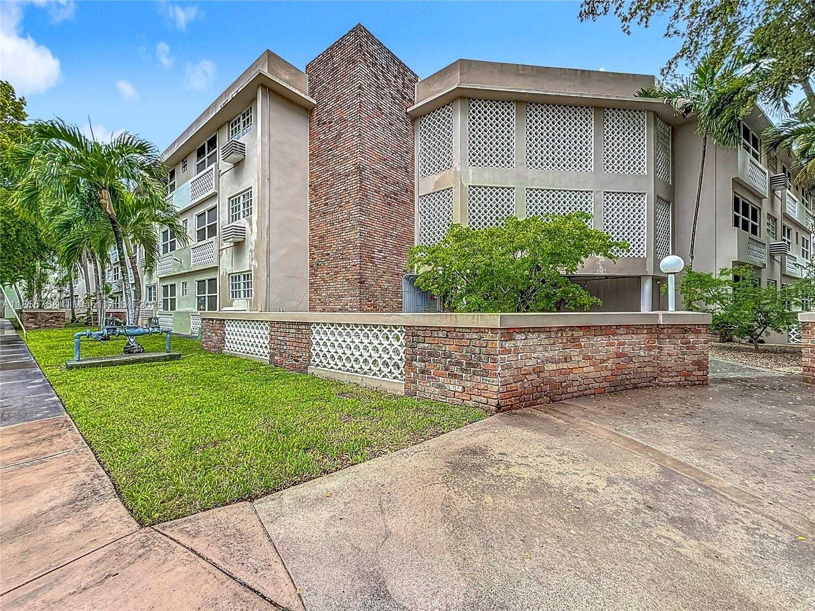 Small Image of 6580 SANTONA ST #A16, Coral Gables Number 33