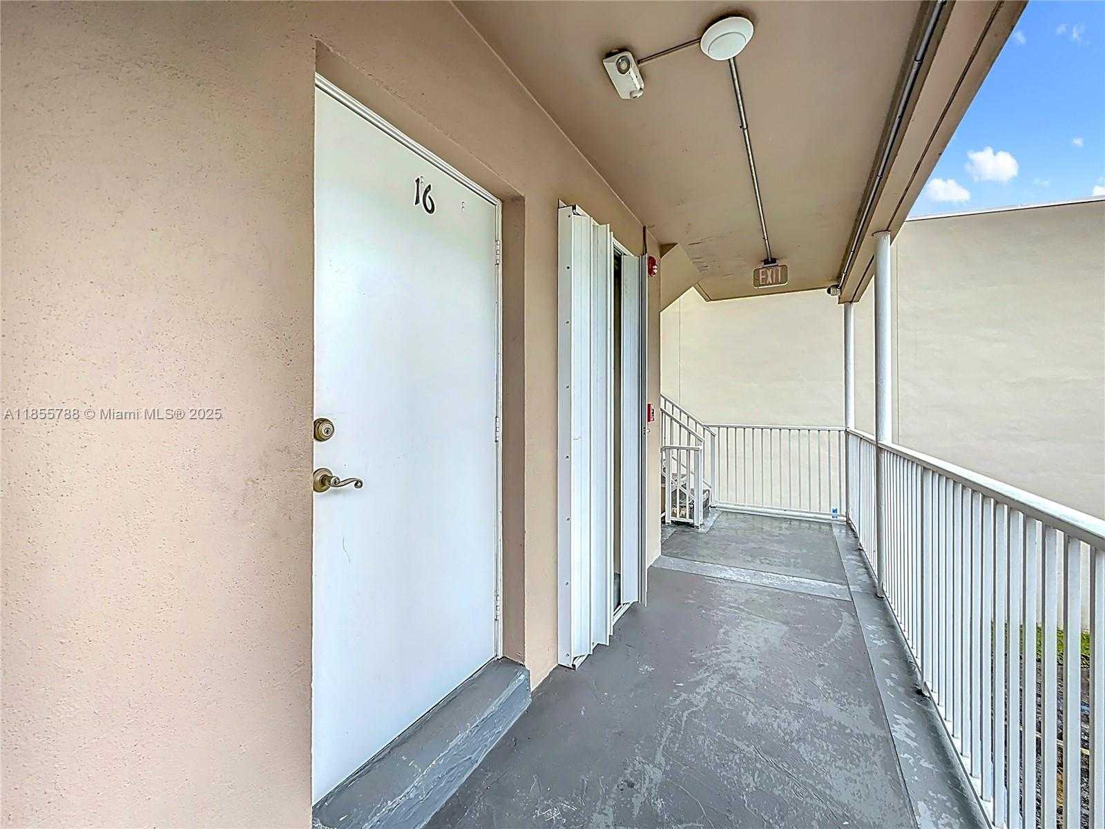 Small Image of 6580 SANTONA ST #A16, Coral Gables Number 4