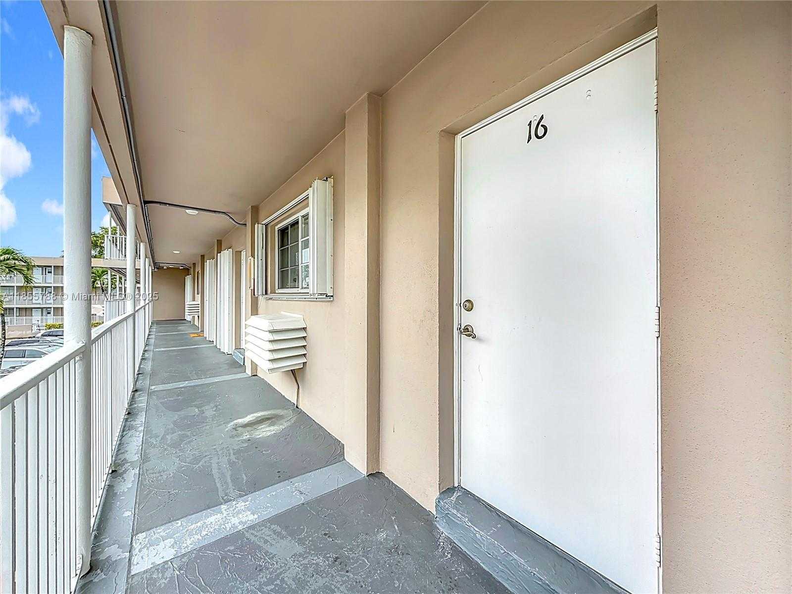 Small Image of 6580 SANTONA ST #A16, Coral Gables Number 5