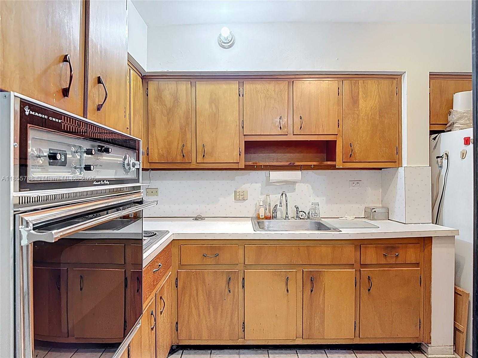 Small Image of 6580 SANTONA ST #A16, Coral Gables Number 8