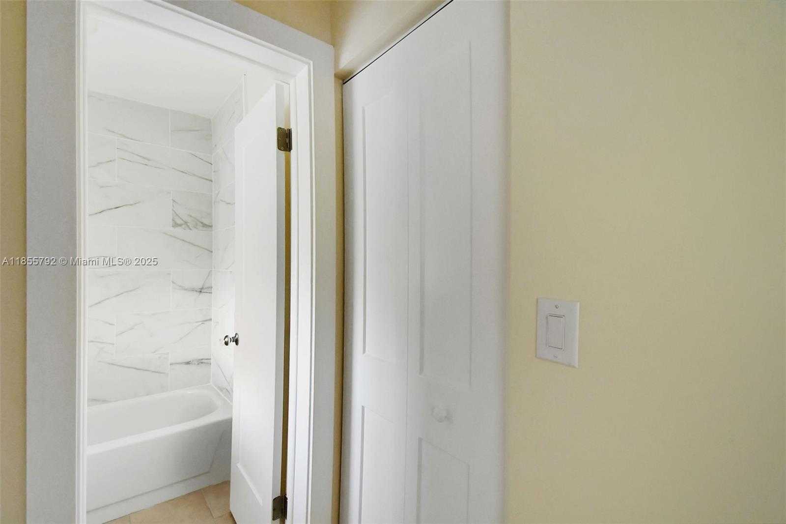 Small Image of 12374 SOUTH WEST 51ST CT, Cooper City Number 26