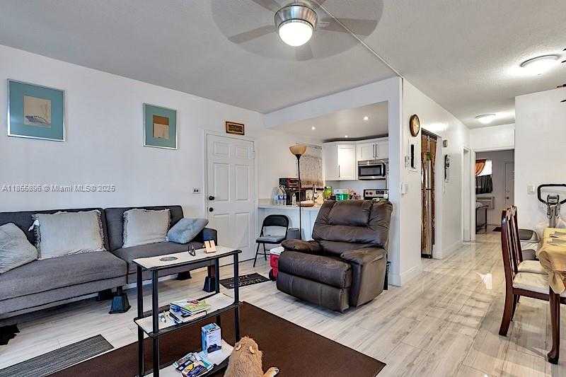 Small Image of 19000 NORTH EAST 3RD CT #405, Miami Number 10
