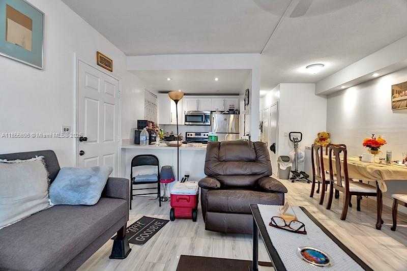 Small Image of 19000 NORTH EAST 3RD CT #405, Miami Number 11