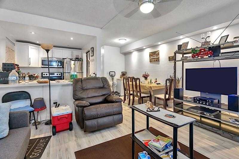 Small Image of 19000 NORTH EAST 3RD CT #405, Miami Number 12