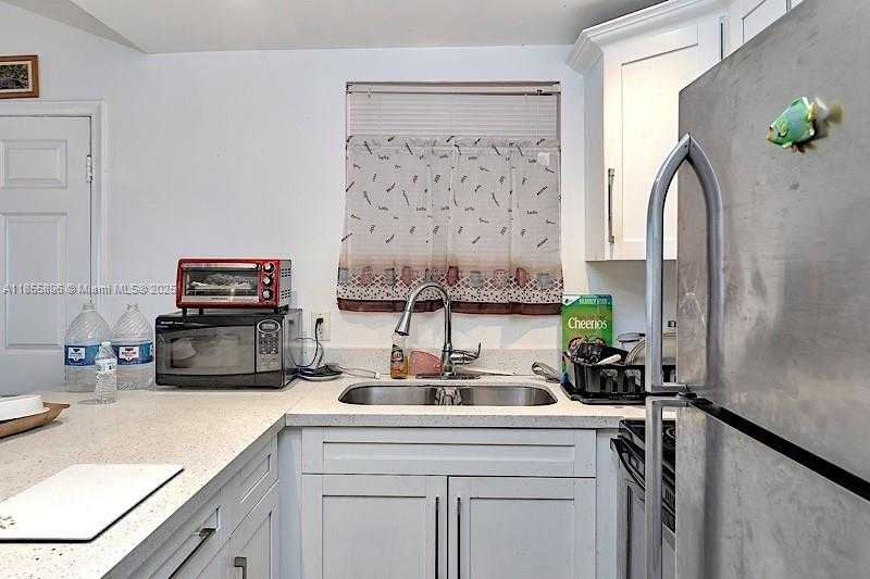 Small Image of 19000 NORTH EAST 3RD CT #405, Miami Number 15