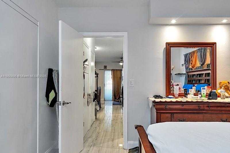 Small Image of 19000 NORTH EAST 3RD CT #405, Miami Number 22