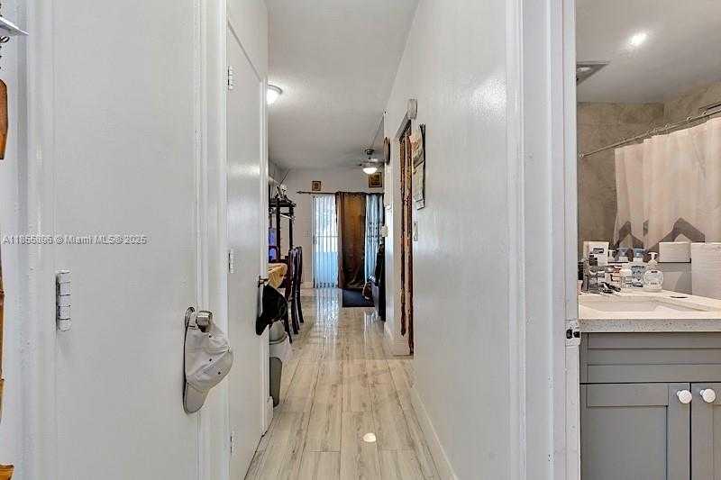 Small Image of 19000 NORTH EAST 3RD CT #405, Miami Number 25