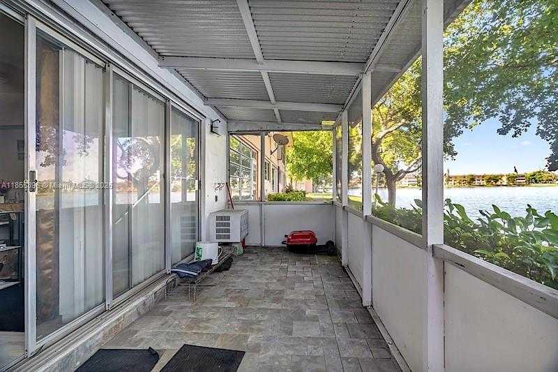 Small Image of 19000 NORTH EAST 3RD CT #405, Miami Number 30