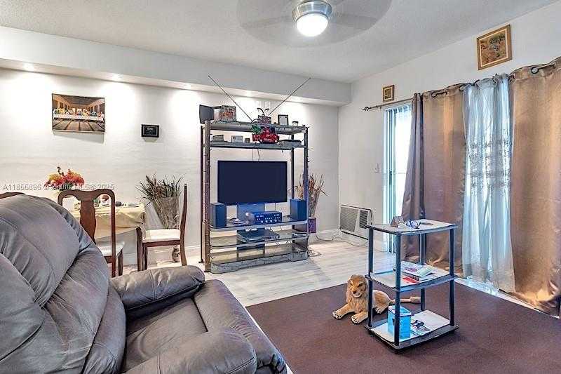 Small Image of 19000 NORTH EAST 3RD CT #405, Miami Number 6