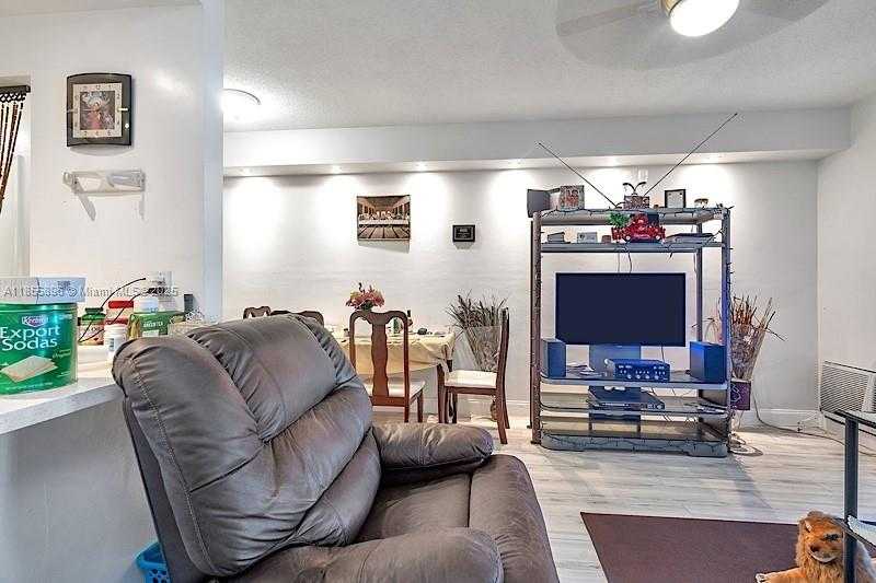 Small Image of 19000 NORTH EAST 3RD CT #405, Miami Number 7