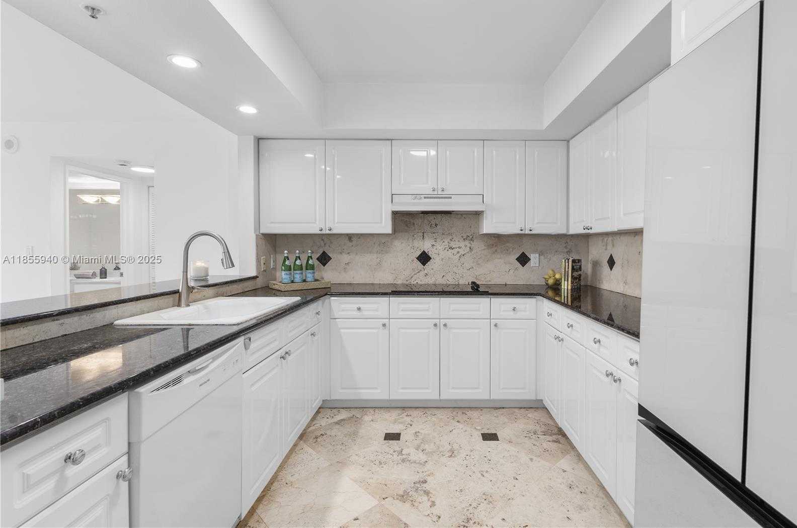 Small Image of 1800 SUNSET HARBOUR DR #1012, Miami Beach Number 11