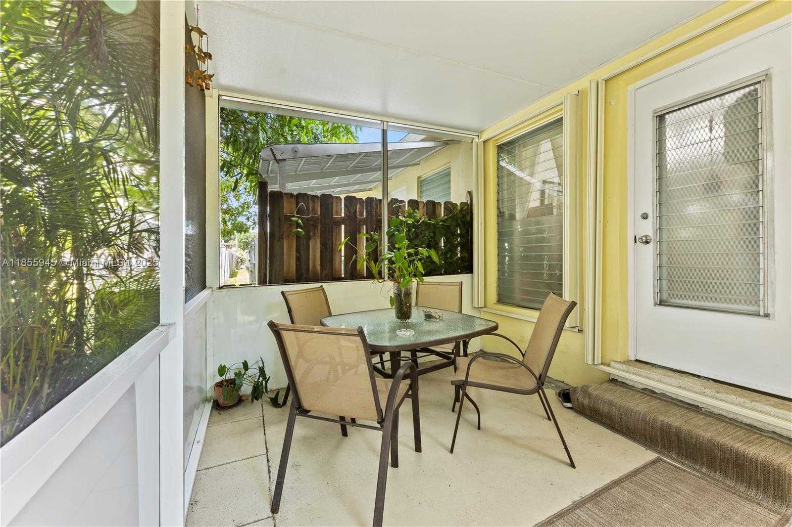 Small Image of 2320 JACKSON ST #6, Hollywood Number 9