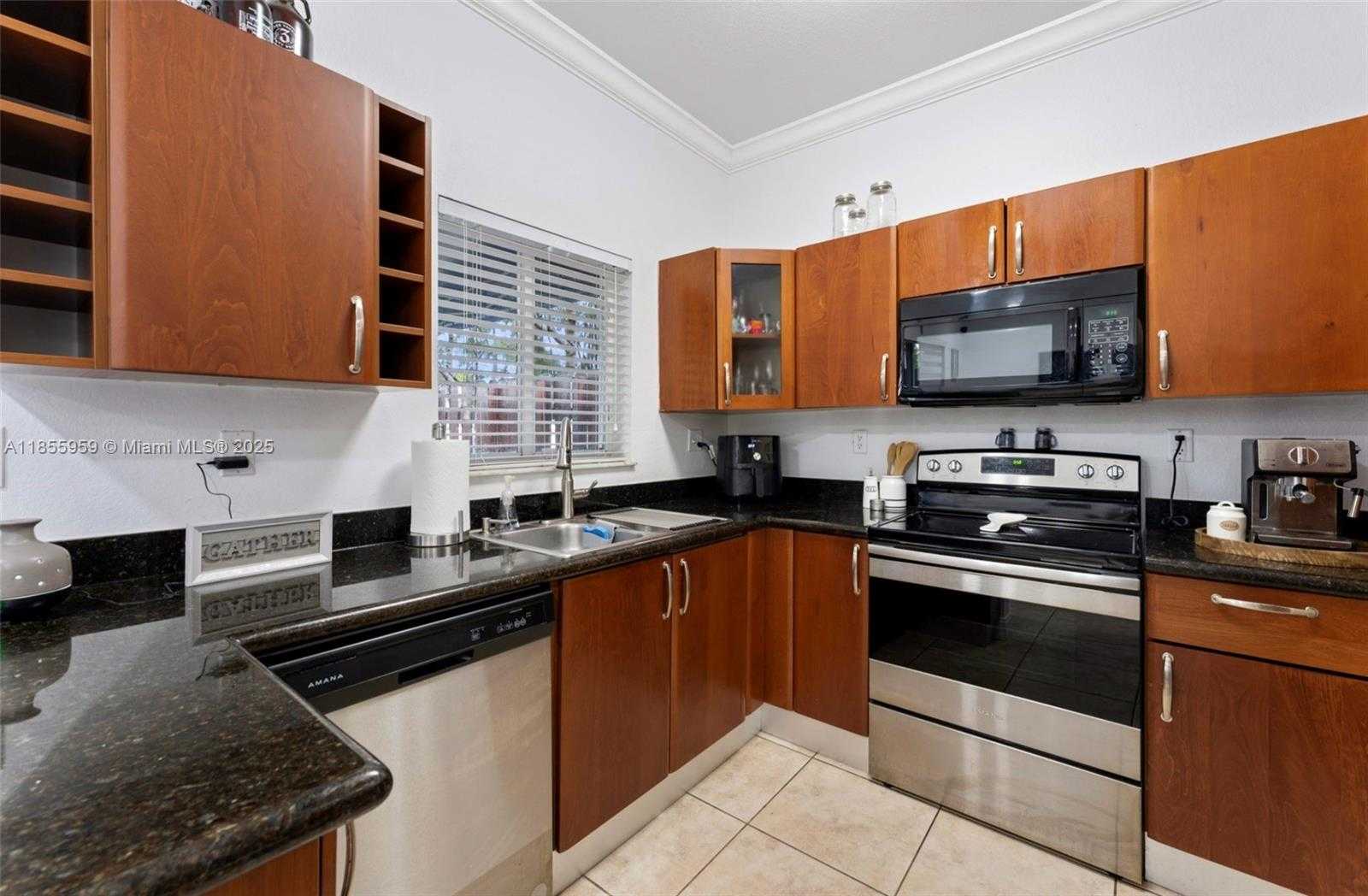 Small Image of 7423 NORTH WEST 182ND ST, Hialeah Number 14