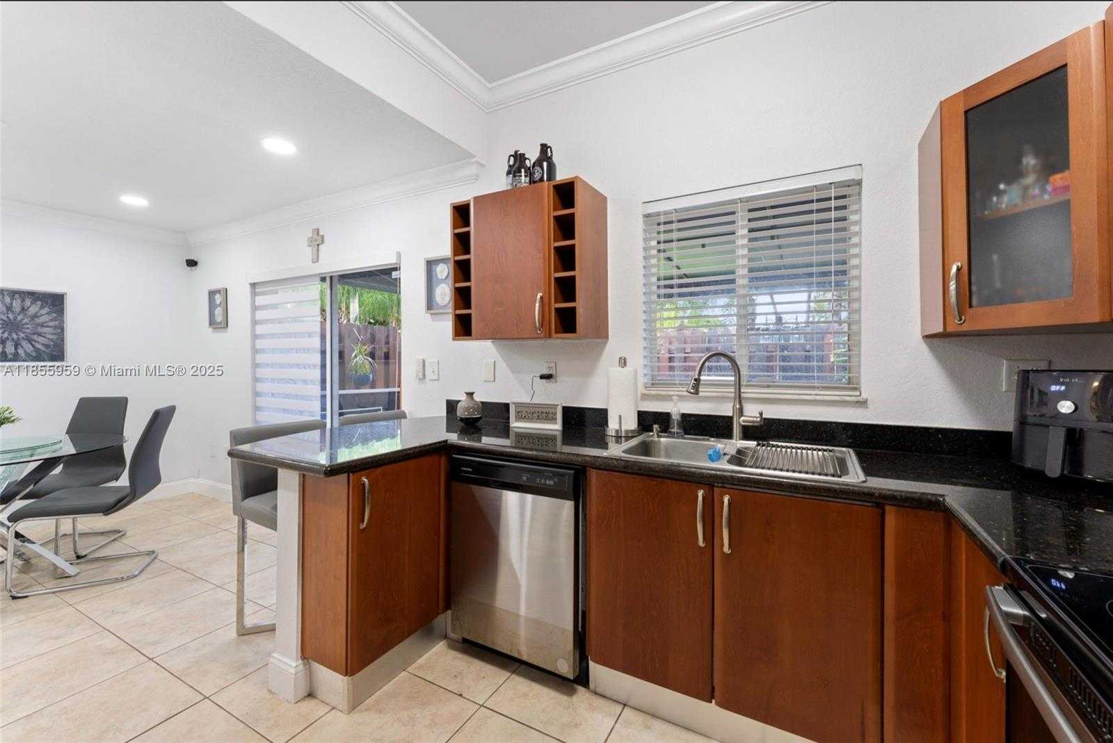 Small Image of 7423 NORTH WEST 182ND ST, Hialeah Number 17