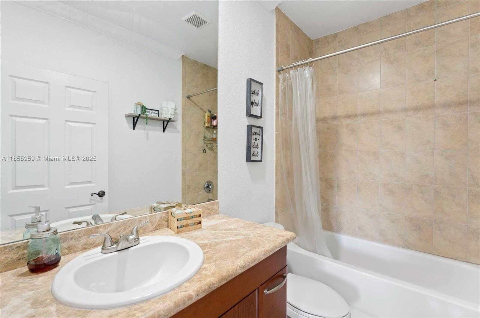 Small Image of 7423 NORTH WEST 182ND ST, Hialeah Number 23