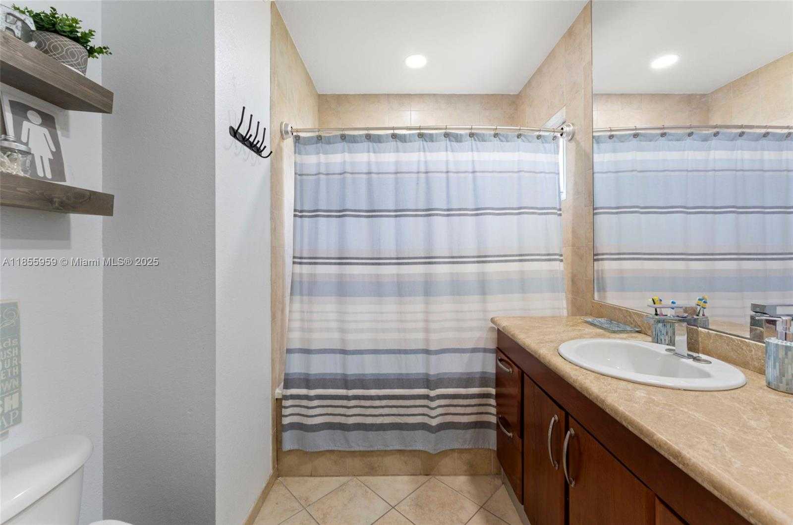 Small Image of 7423 NORTH WEST 182ND ST, Hialeah Number 25
