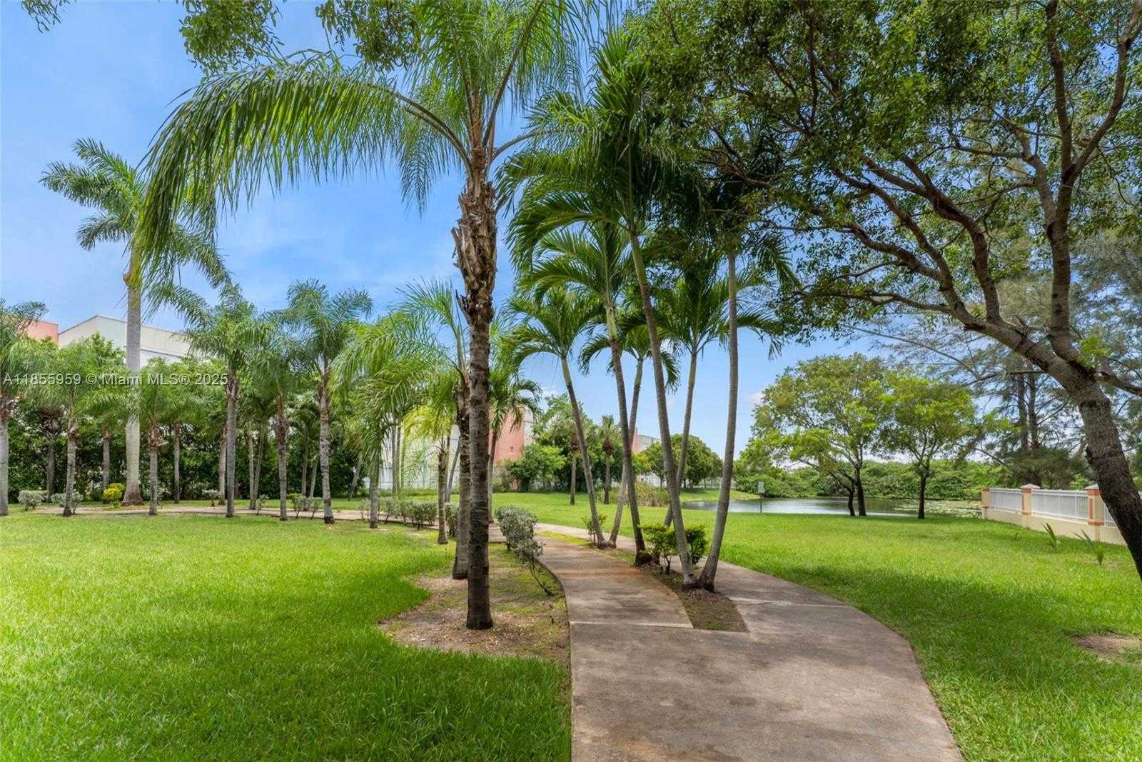 Small Image of 7423 NORTH WEST 182ND ST, Hialeah Number 28