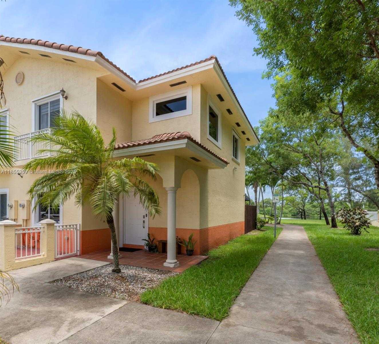 Small Image of 7423 NORTH WEST 182ND ST, Hialeah Number 3
