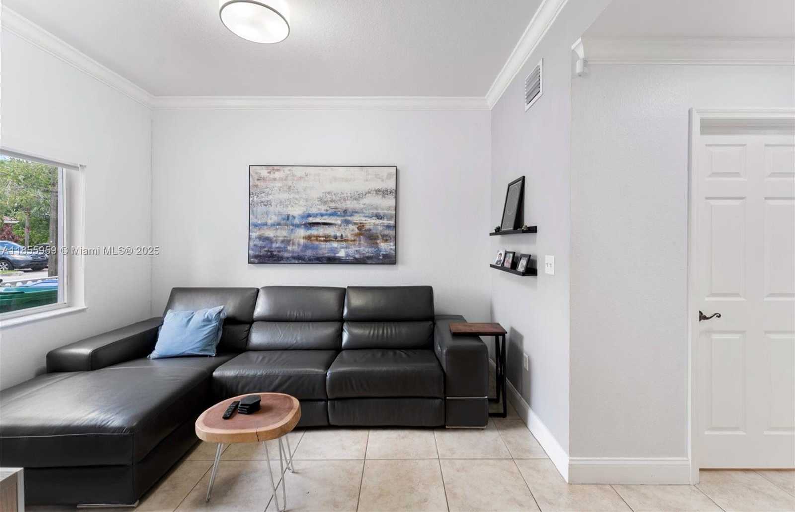 Small Image of 7423 NORTH WEST 182ND ST, Hialeah Number 4