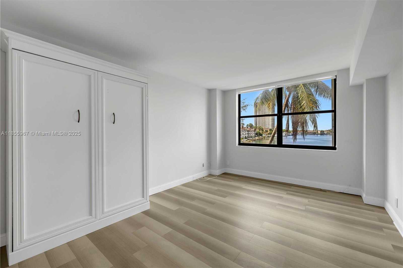 Small Image of 18151 NE 31st Ct, Aventura, FL 33160, USA Number 11