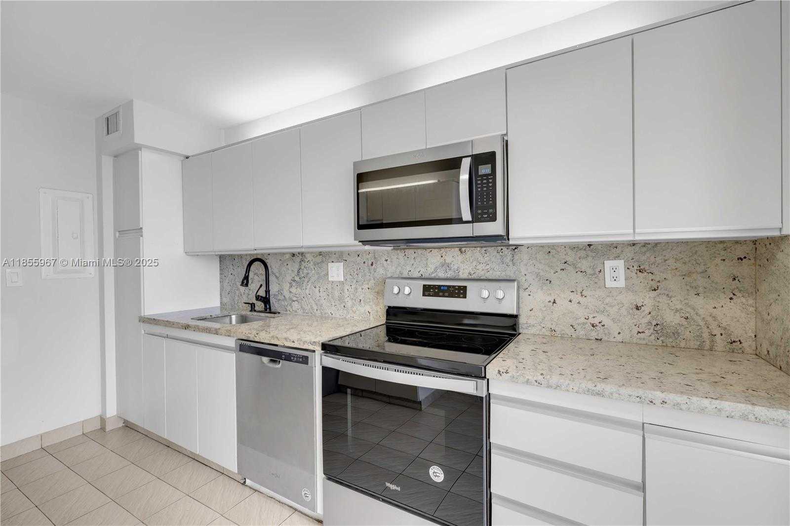 Small Image of 18151 NE 31st Ct, Aventura, FL 33160, USA Number 12
