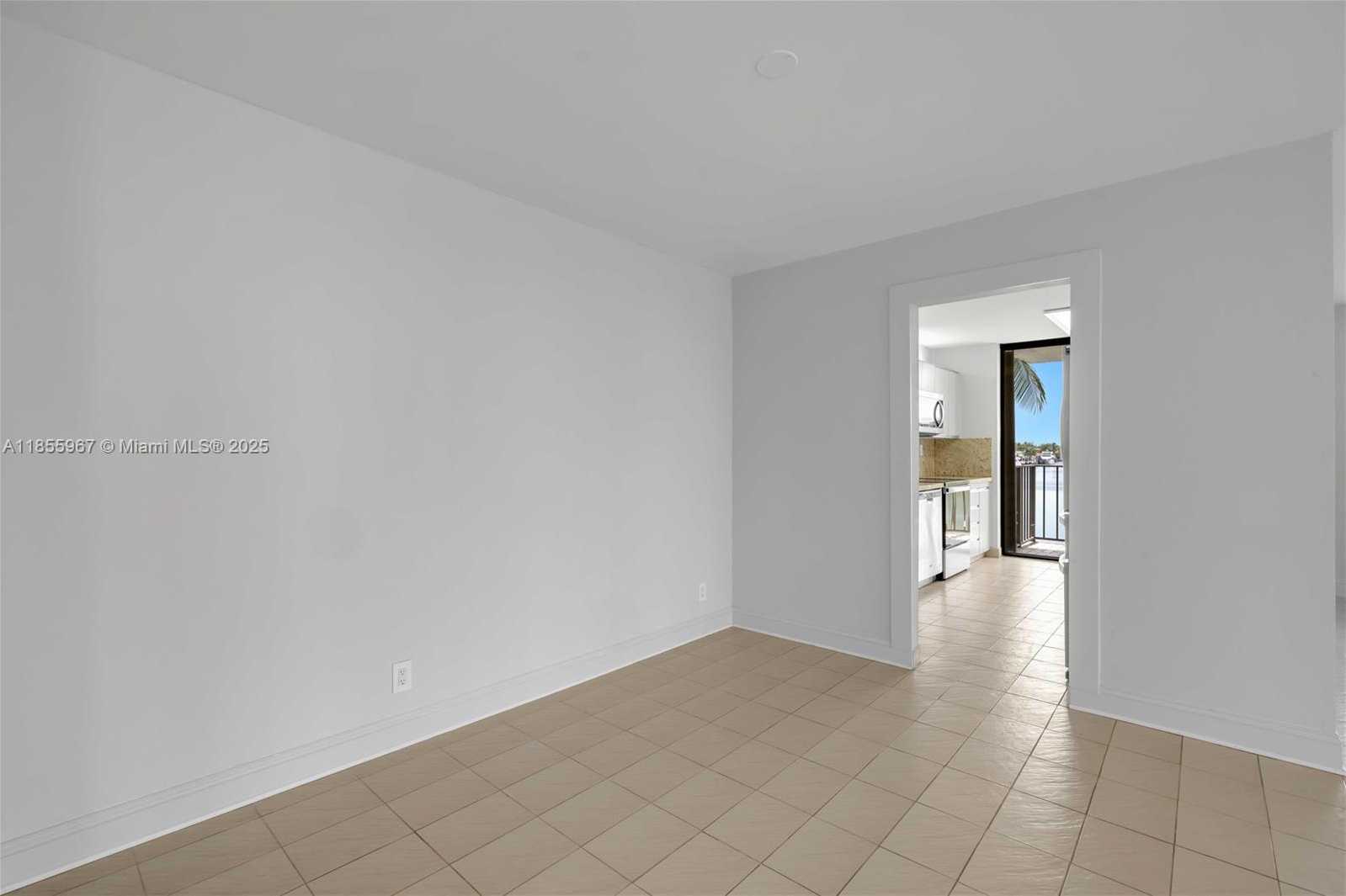 Small Image of 18151 NE 31st Ct, Aventura, FL 33160, USA Number 17