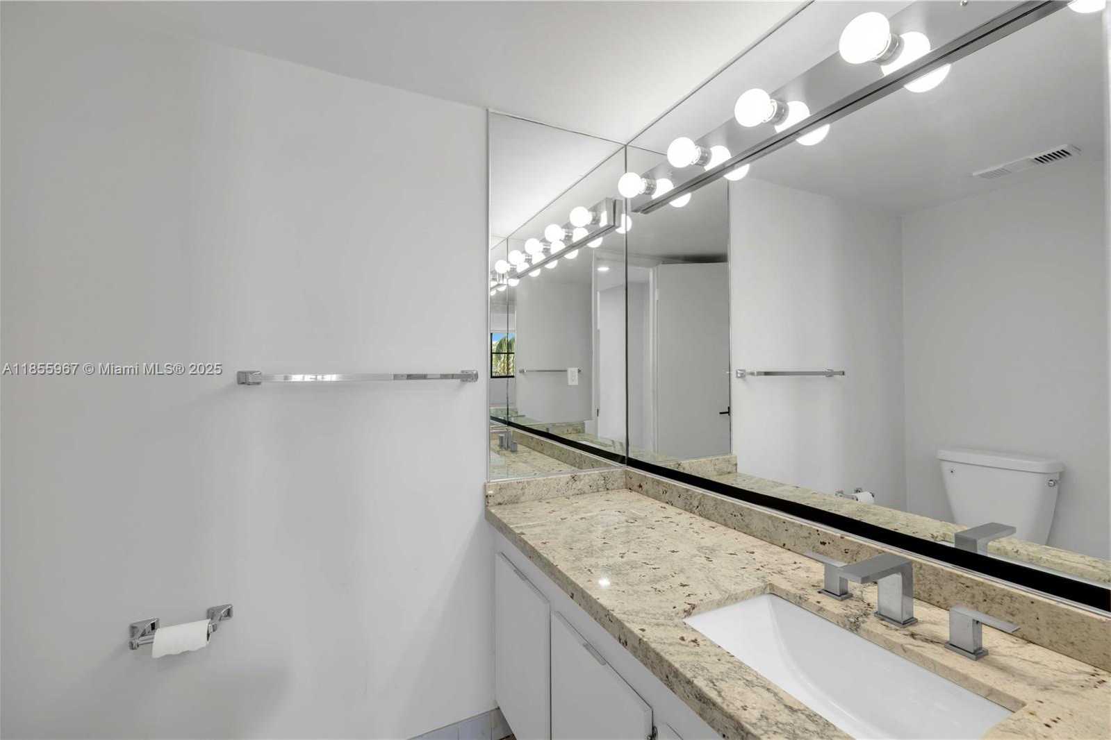 Small Image of 18151 NE 31st Ct, Aventura, FL 33160, USA Number 18
