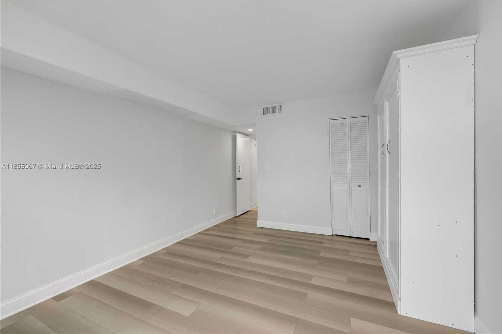 Small Image of 18151 NE 31st Ct, Aventura, FL 33160, USA Number 24