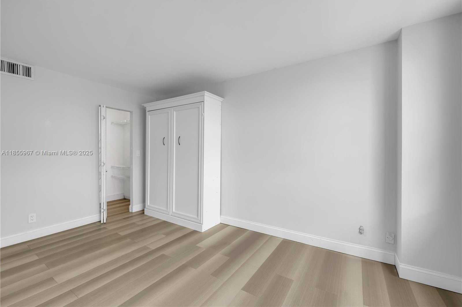 Small Image of 18151 NE 31st Ct, Aventura, FL 33160, USA Number 25