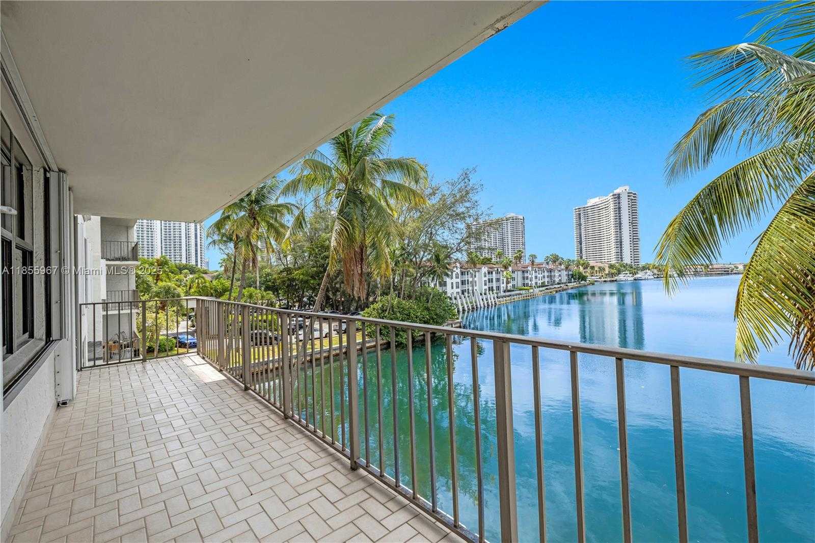 Small Image of 18151 NE 31st Ct, Aventura, FL 33160, USA Number 3
