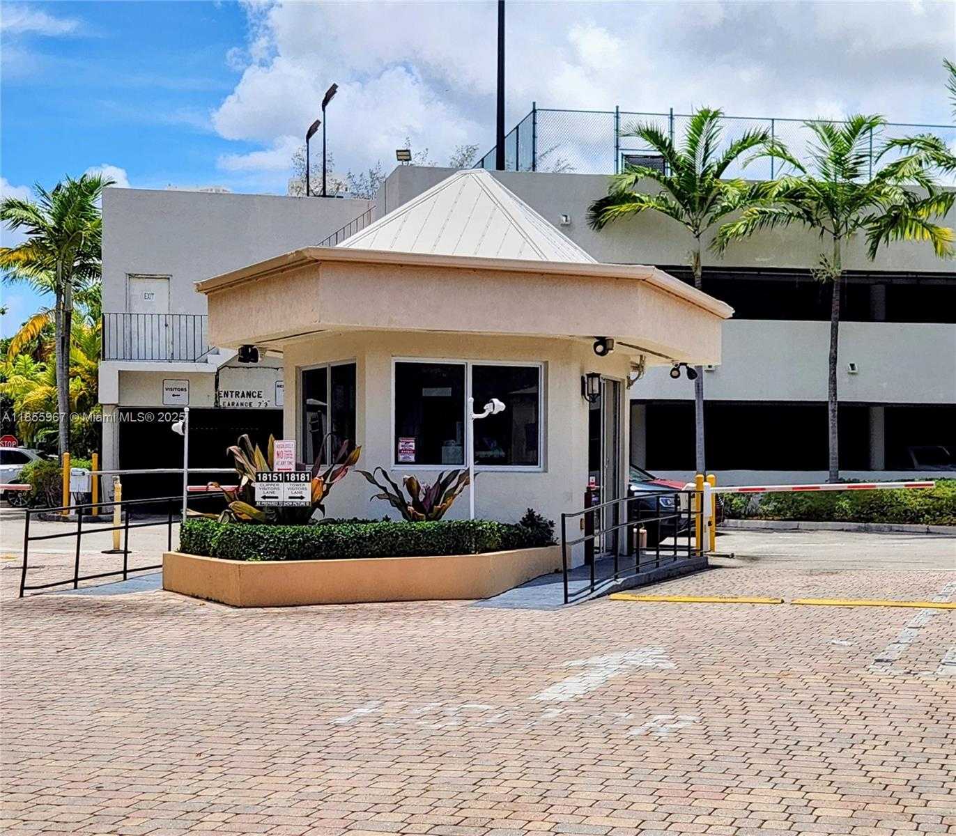 Small Image of 18151 NE 31st Ct, Aventura, FL 33160, USA Number 31