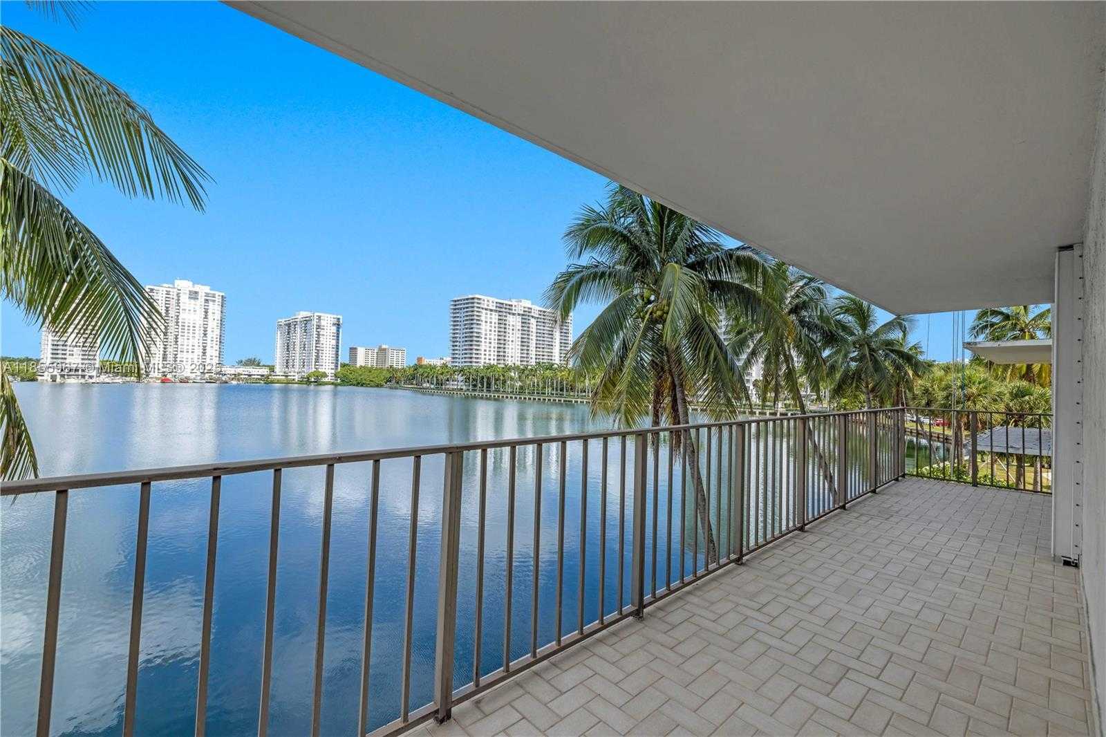 Small Image of 18151 NE 31st Ct, Aventura, FL 33160, USA Number 7