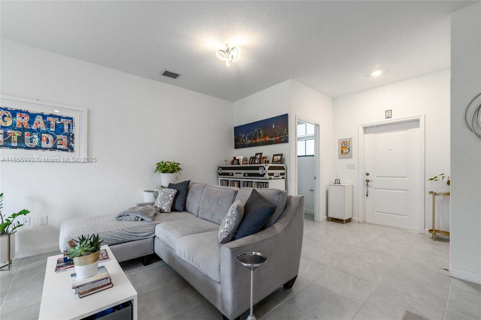 Small Image of 561 NORTH WEST 204TH ST, Miami Gardens Number 4