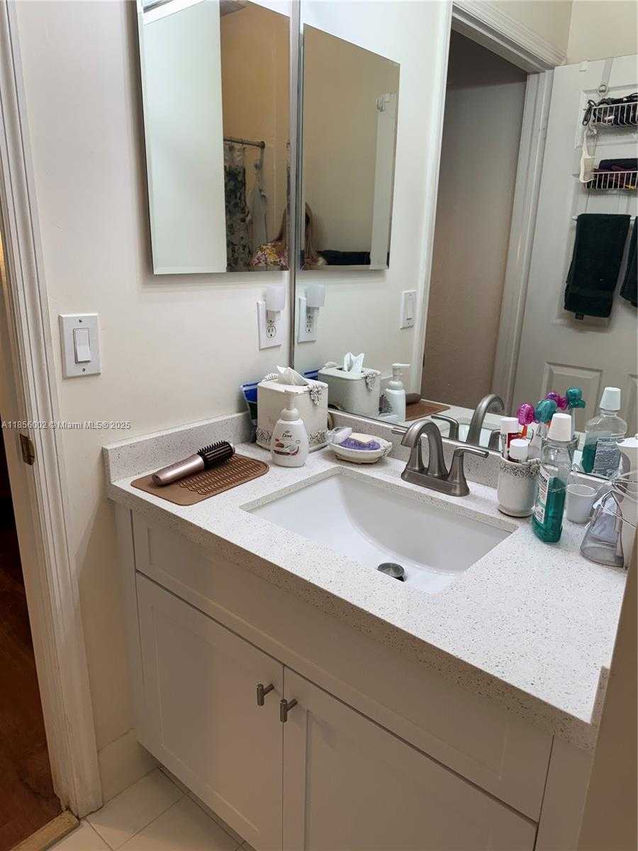 Small Image of 5650 NORTH WEST 115TH CT #104, Doral Number 11