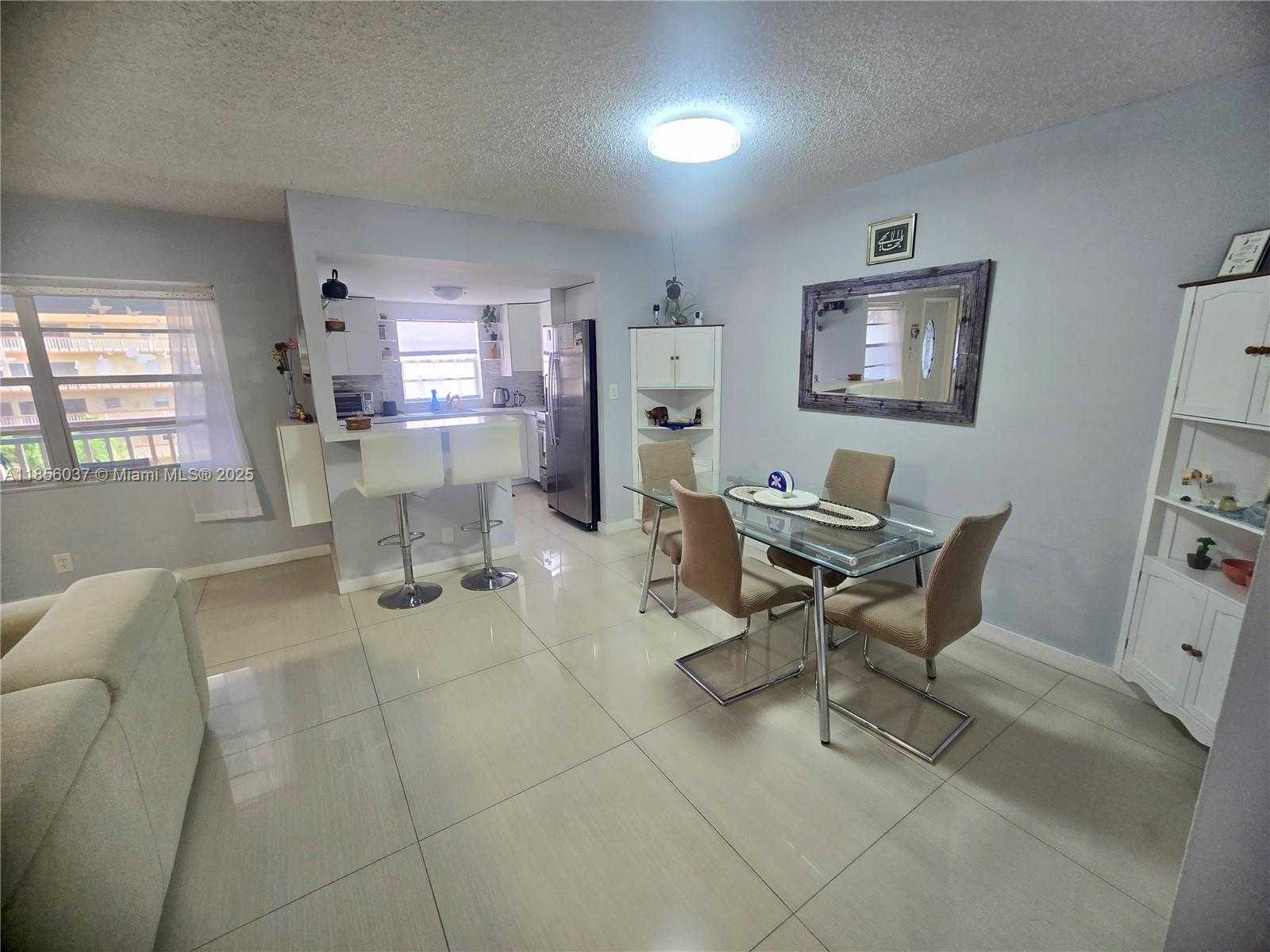 Small Image of 5300 WASHINGTON ST #U403, Hollywood Number 2