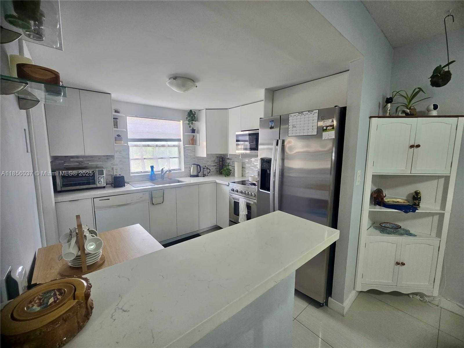 Small Image of 5300 WASHINGTON ST #U403, Hollywood Number 3