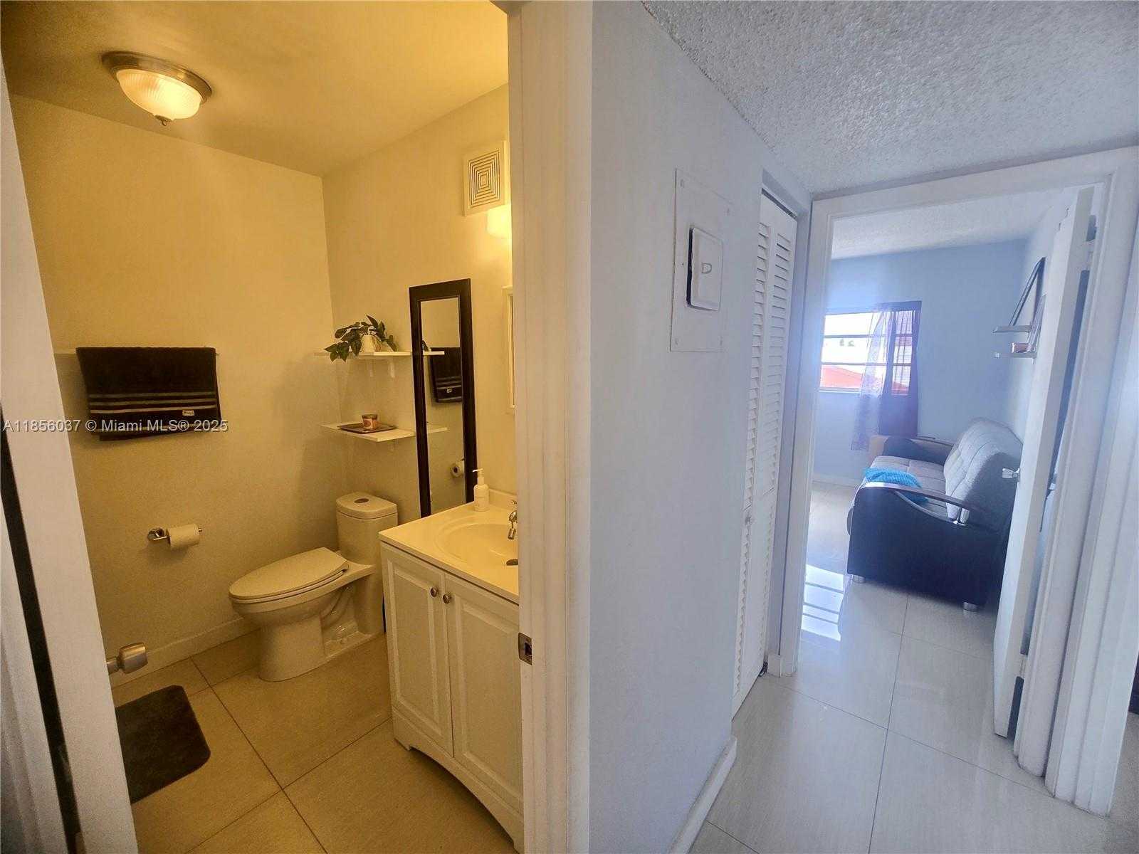 Small Image of 5300 WASHINGTON ST #U403, Hollywood Number 6