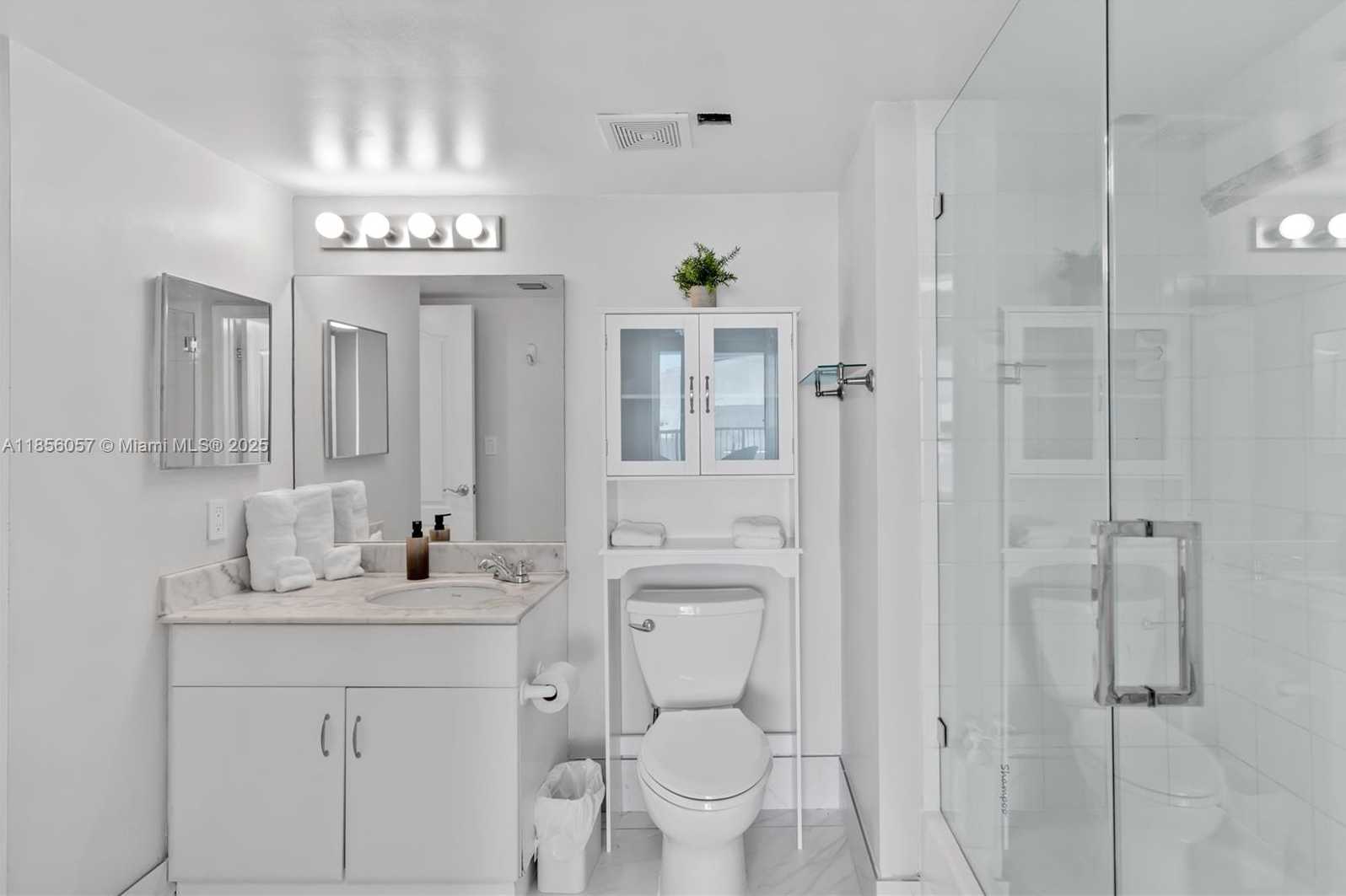 Small Image of 1200 BRICKELL BAY DR #2807, Miami Number 22