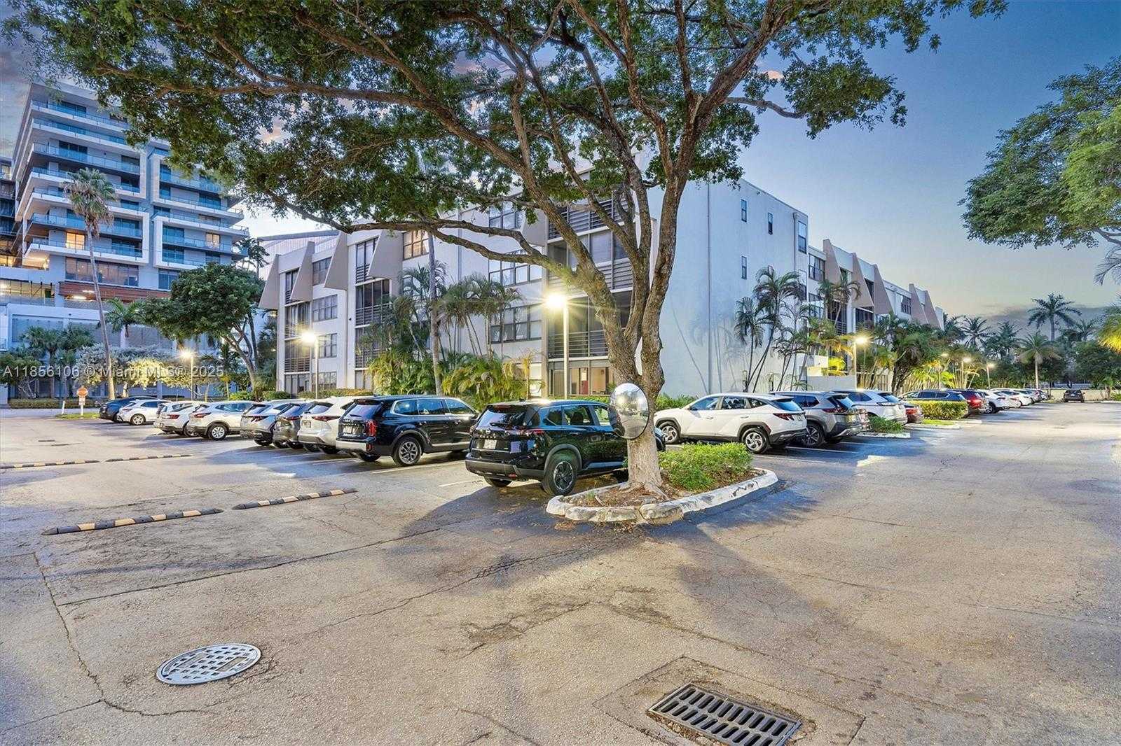 Small Image of 20401 NORTH EAST 30TH AVE #106-8, Aventura Number 34