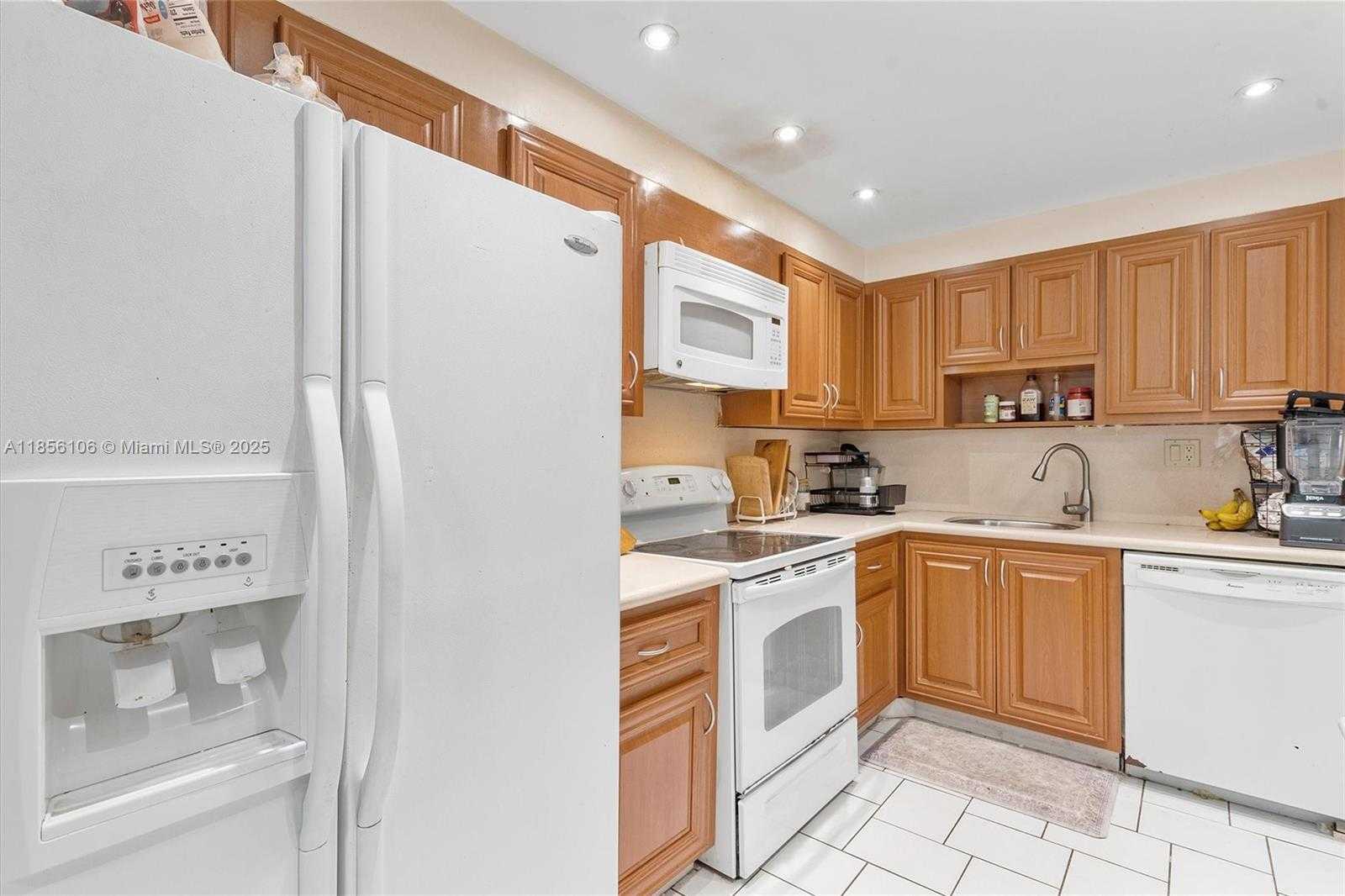 Small Image of 20401 NORTH EAST 30TH AVE #106-8, Aventura Number 5