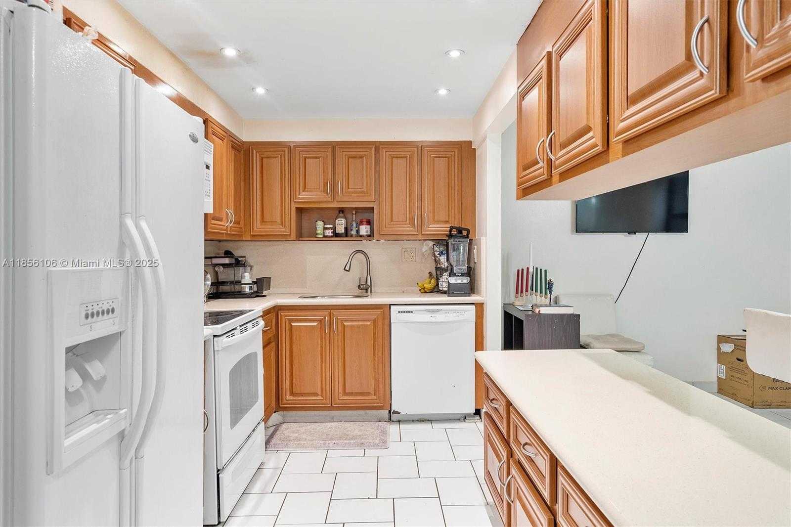 Small Image of 20401 NORTH EAST 30TH AVE #106-8, Aventura Number 6