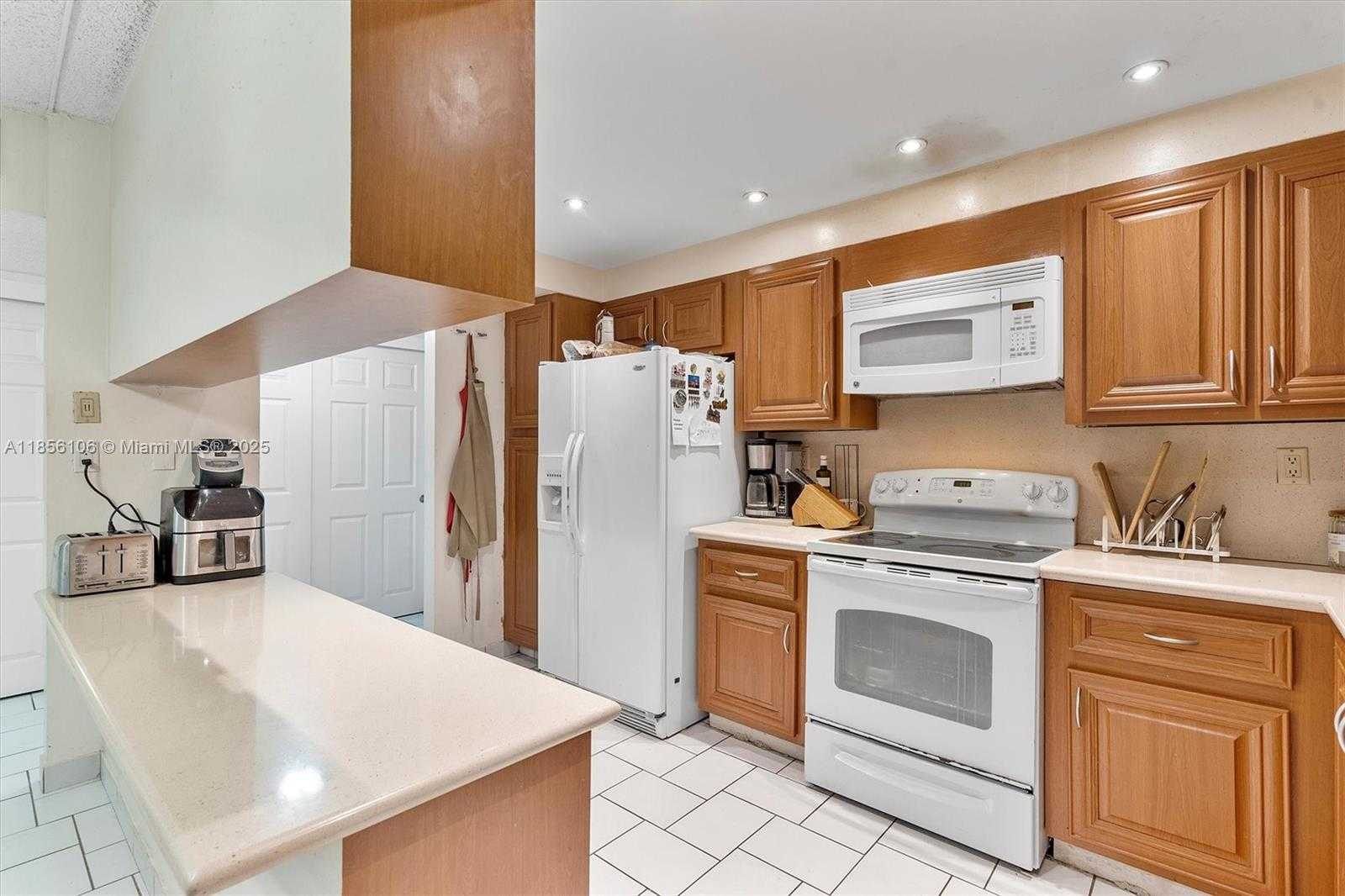 Small Image of 20401 NORTH EAST 30TH AVE #106-8, Aventura Number 7