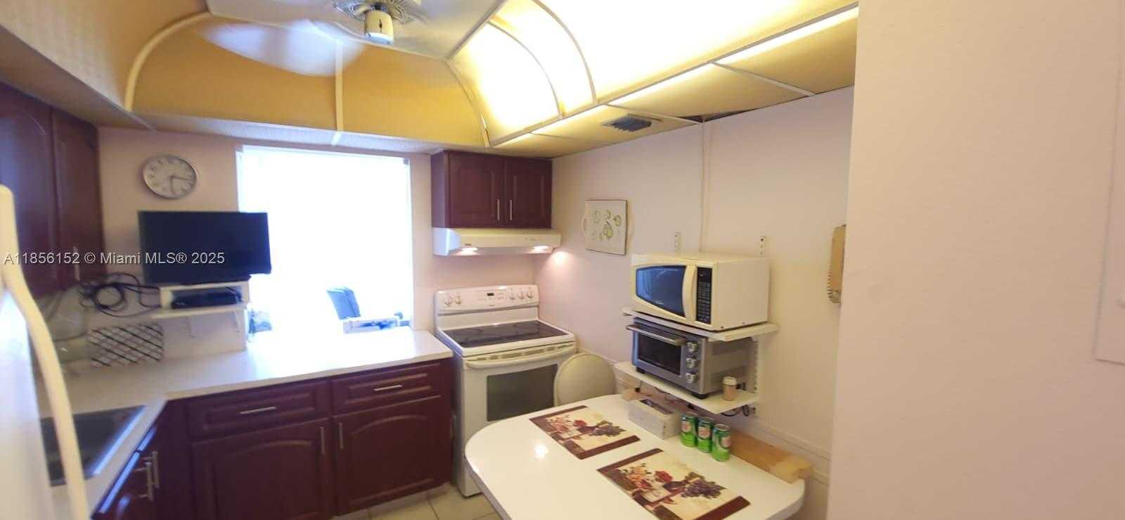 Small Image of 501 THREE ISLANDS BLVD #112, Hallandale Beach Number 9